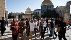 مستوطنون يقتحمون "الأقصى" بحماية قوات الاحتلال