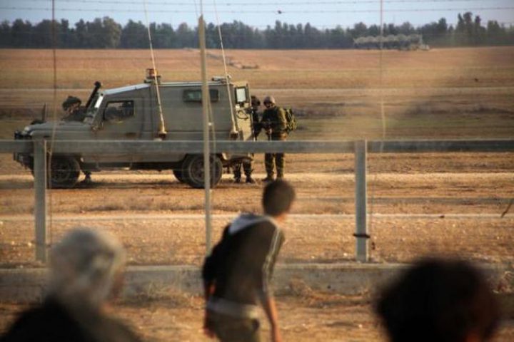 الاحتلال يطلق النار على المزارعين والصيادين بغزة