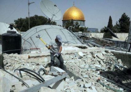 مقدسيان يهدمان منزليهما ذاتيا خشية غرامات الاحتلال