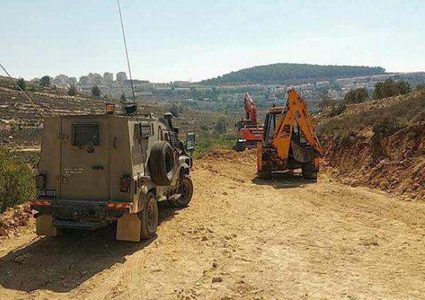 مستوطنون يشقون طريقا استيطانيا في اراضي قرية كيسان شرق بيت لحم