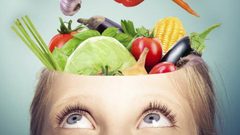 منها صفار البيض.. تعرفوا على الأطعمة التي تحسن وظائف المخ