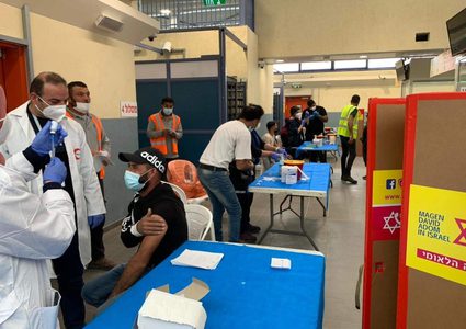 الشخرة: طواقمنا الطبية هي من قدمت الطعومات لعمالنا على الحواجز