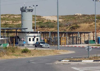 الاحتلال يغلق الطريق الرابطة بين بيت اكسا والقدس