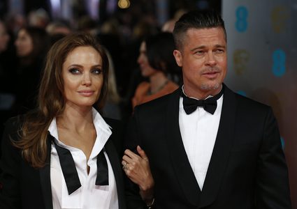 براد بيت في ورطة.. أنجلينا جولي تملك "دليلا مسيئا"