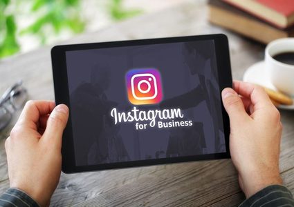 إنستغرام يحد من التفاعلات بين المراهقين والبالغين