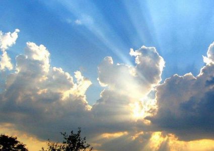 الطقس: أجواء غائمة ومغبرة ودرجات الحرارة أعلى من معدلها