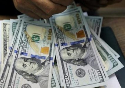 صعود الدولار بفعل هبوط أسعار الذهب والمعادن