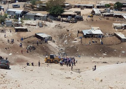 سلطات الاحتلال تقدم اقتراحا لإخلاء سكان الخان الأحمر