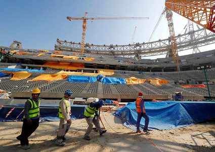 العفو الدولية تطالب فيفا بضغط على قطر لتحسين ظروف العمال