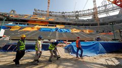 العفو الدولية تطالب فيفا بضغط على قطر لتحسين ظروف العمال