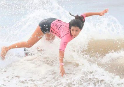 البرق يقتل راكبة أمواج خلال تدربها للألعاب الأولمبية