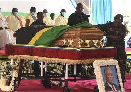 قتلى في تدافع خلال إلقاء نظرة الوداع على جثمان رئيس تنزانيا