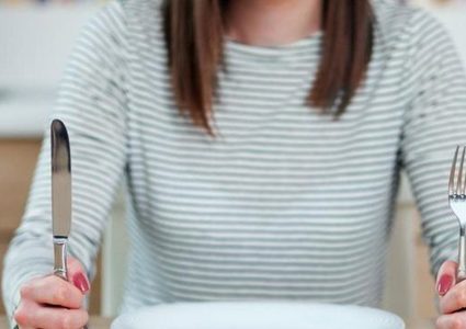 للنساء.. هرمون الجوع يؤثر على إتخاذ القرارات النقدية