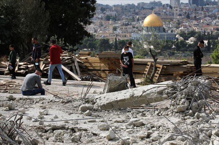 القدس: الاحتلال يهدم منزلا في مخيم شعفاط