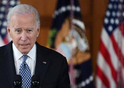 بايدن يطلب من الكونغرس حظر الأسلحة الهجومية بعد حادثة "كولورادو"