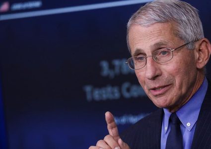 فاوتشي يتراجع ويؤكد فعالية لقاح كورونا الروسي