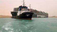 أسعار النفط تصعد بأكثر من 3% بعد جنوح سفينة في قناة السويس