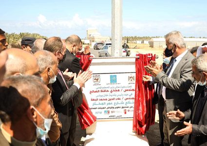 بقيمة 12 مليون$: وزير الحكم المحلي يفتتح مجموعة مشاريع في غزة