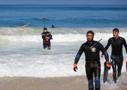 غزة: العثور على جثة قذفتها أمواج البحر على شاطئ دير البلح