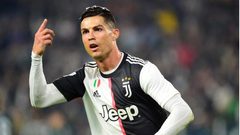 رونالدو يُطالب بصفقتين للبقاء في يوفنتوس