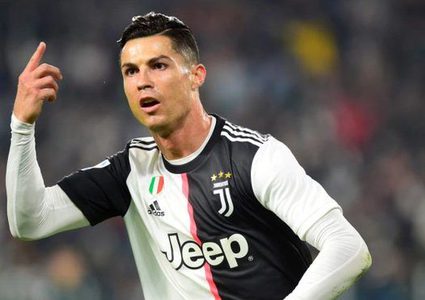 رونالدو يُطالب بصفقتين للبقاء في يوفنتوس