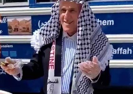 فلسطيني يعيش بأمريكا يصنع "باص العودة" تأكيداً على حق العودة