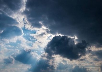 الطقس: أمطار متفرقة وانخفاض على درجات الحرارة