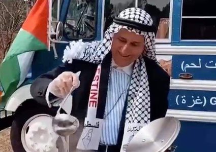 فلسطيني يعيش بأمريكا يصنع "باص العودة" تأكيداً على حق العودة