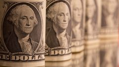 الدولار الأمريكي يظل قرب ذروة 4 أشهر