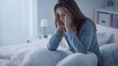 دراسة تربط الأرق والإرهاق بارتفاع احتمالات الإصابة بكورونا