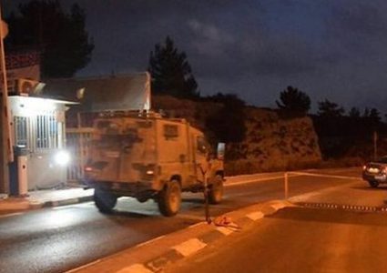 قوات الاحتلال تعتدي على شاب من جنين على حاجز الجلمة