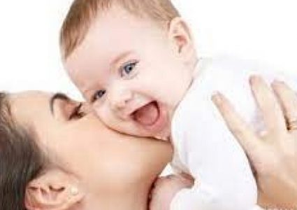 متى يبتسم الرضيع؟