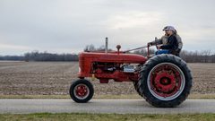 لماذا يتم تجهيز الجرارات بعجلات امامية صغيرة وعجلات خلفية كبيرة؟