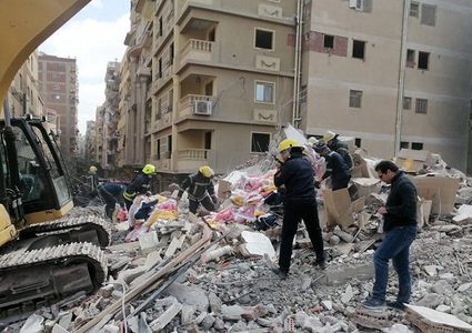 القاهرة: 8 وفيات و29 مصابا على الأقل في انهيار عقار جسر السويس