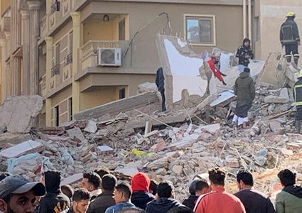 مصر: ارتفاع عدد ضحايا انهيار مبنى جسر السويس الى 23