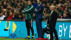 مدرب منتخب إنجلترا يدعو لاعبيه للاقتداء بتييري هنري