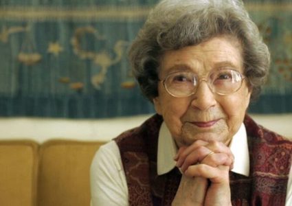 وفاة "الأسطورة الحية" الروائية بيفرلي كليري عن 104 أعوام