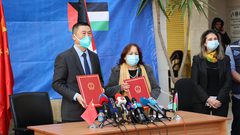 الصحة تعلن تسلمها 100 ألف جرعة من لقاح "سينوفارم"