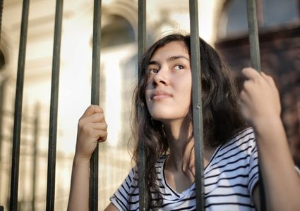 علامات الإصابة بصداع الانطوائيين