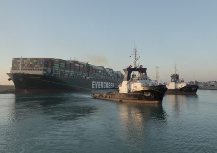 فلسطين تهنئ مصر بعودة الملاحة في قناة السويس