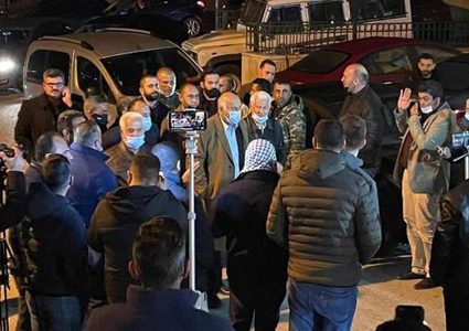 الرجوب وزكي يسلمان قائمة فتح للجنة الانتخابات المركزية