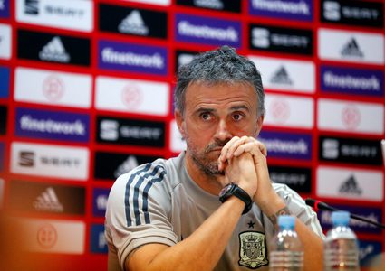 إنريكي يوضح عدم تواجده في دكة منتخب إسبانيا في لقاء كوسوفو