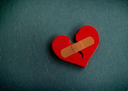 دراسة حديثة تحذر من تأثير الأزمات العاطفية على القلب والدماغ