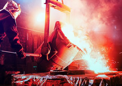 الصين.. رجل يلقي بنفسه في فرن لصهر الحديد إثر خسارته في البورصة