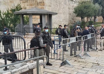 الاحتلال يعيق حركة المصلين و يغلق الطرق المؤدية إلى "الأقصى"