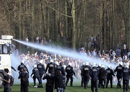 اشتباكات في بلجيكا بسبب كذبة الاول من نيسان