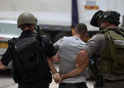 الاحتلال يعتقل فتيين من بيت أمرا
