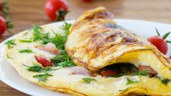 خبير يحذر من خطورة إعداد البيض بطريقة معينة