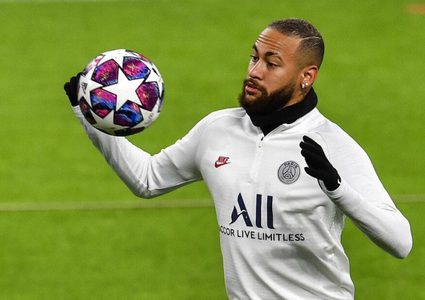 نيمار يعطل مفاوضات تمديد عقده مع سان جيرمان لعيون ميسي