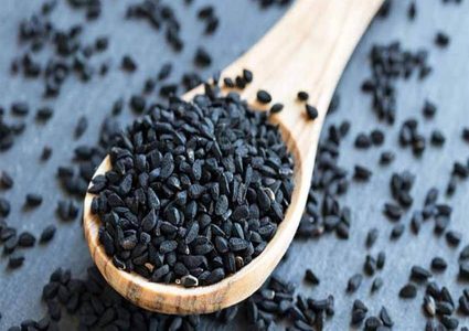 وفاة مصرية وتسمم طفليها بسبب "حبة البركة"